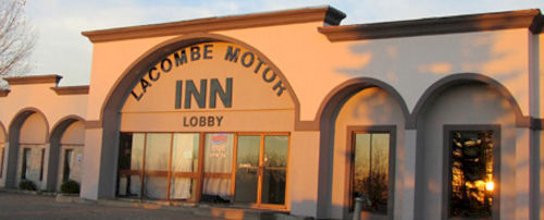Lacombe Motor Inn エクステリア 写真